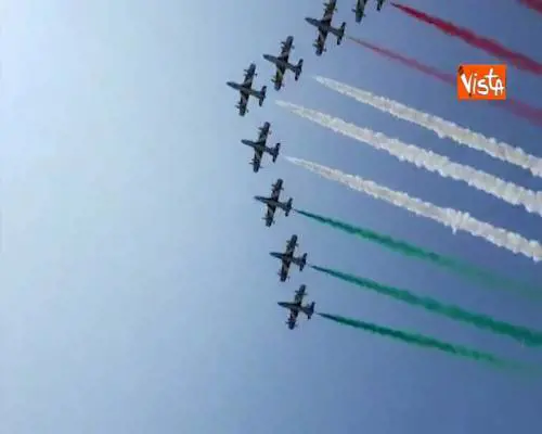 Inaugurazione Salone nautico a Venezia, Casellati e sindaco assistono a passaggio frecce tricolori