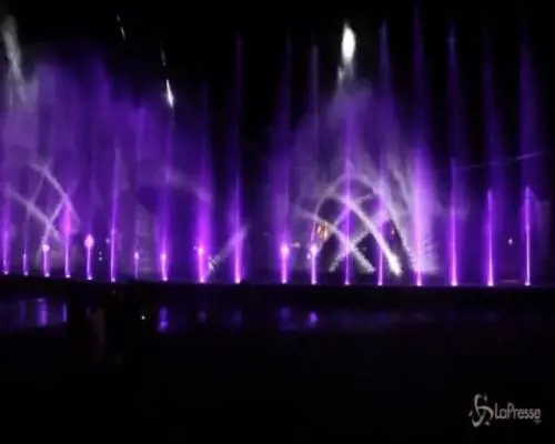 Torino, lo spettacolo dei droni di San Giovanni