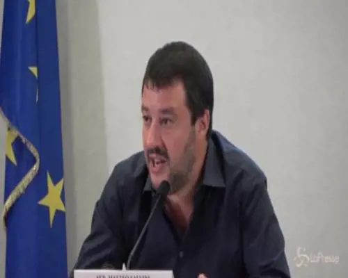 Sea Watch, Salvini: "Può restare in mare fino a Natale"