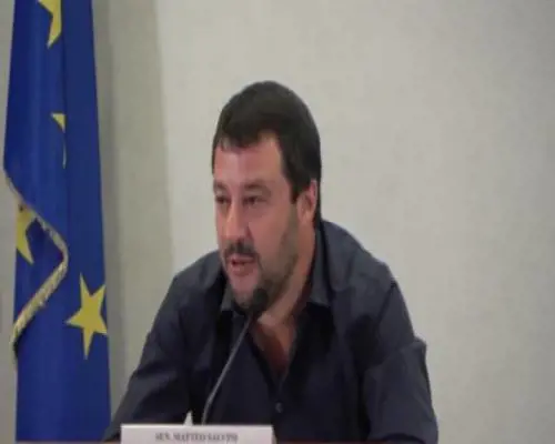 Mini Tav, Salvini: "O il treno passa sotto la montagna o no"