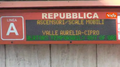 Riapre a Roma la fermata della metro Repubblica 