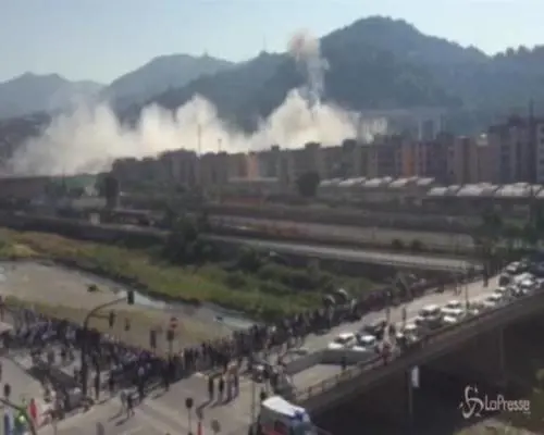 Genova, abbattuti gli ultimi due monconi del ponte Morandi