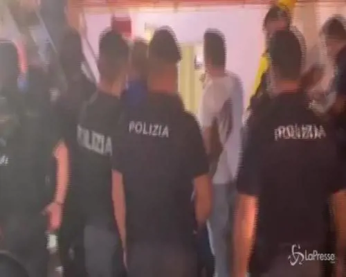 La Sea Watch ha attraccato, arrestata Carola Rackete