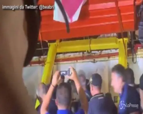 La Sea Watch ha attraccato a Lampedusa, arrestata la capitana