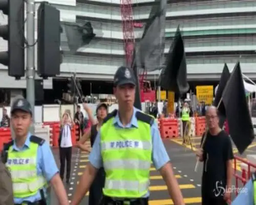  Hong Kong, proteste nel giorno dell'anniversario del passaggio alla Cina