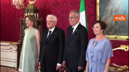 Mattarella accompagnato dalla figlia Laura con il presidente Van der Bellen alla Hofburg 