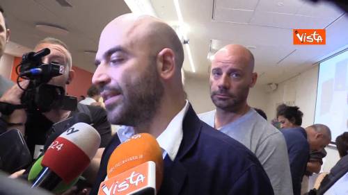 Migranti, Saviano: “Ridiscutere il trattato di Dublino, Salvini e i 5 stelle hanno disertato tutte le riunioni”