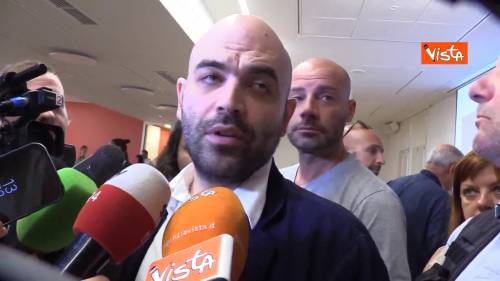 Sea Watch, Saviano: “Insulti sessisti a Rackete sono uno schifo”