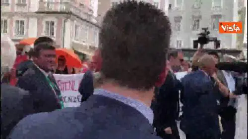 Sea Watch, manifestanti riuniti a Salisburgo chiedono liberazione di Carola a Mattarella 