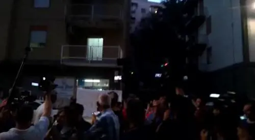 La reazione sotto l'abitazione della capitana della decisione del Gip di Agrigento