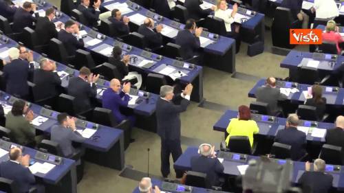 Il Parlamento Europeo applaude il Presidente uscente Tajani