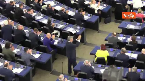 Il Parlamento Europeo applaude il Presidente uscente Tajani