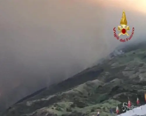 Paura a Stromboli, esplosioni dal cratere: morto un escursionista