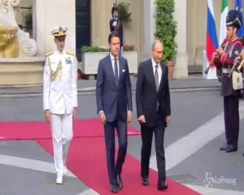 Putin da Conte, bilaterale a Palazzo Chigi