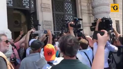 Salvini contestato a Trieste? I sostenitori coprono i "buu"