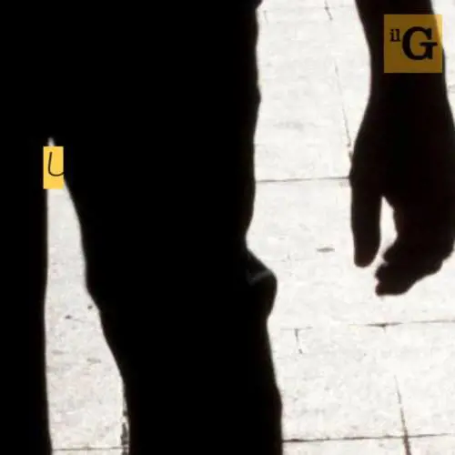 Senegalese non vuole aspettare e fa pipì sul bus tra i passeggeri