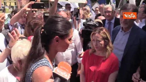 Affidi illeciti, Meloni si commuove davanti alle lacrime di una mamma