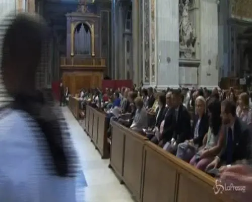 Migranti, Papa Francesco: "Sono persone, non si tratta di questioni sociali"