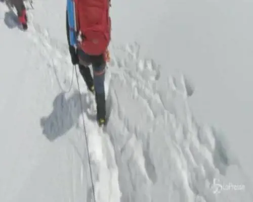 Himalaya, alpinisti morti sotto una valanga