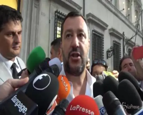Migranti, Salvini: "Vertice andato bene, numeri ci danno ragione"