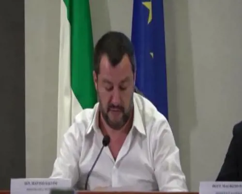 Salvini ai giornalisti: "Cercate rubli, io faccio il ministro dell'Interno"