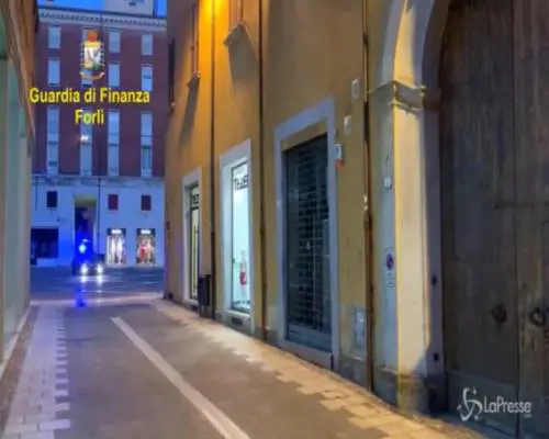 False plusvalenze tra Cesena e Chievo, Gdf sequestra 9 milioni di euro