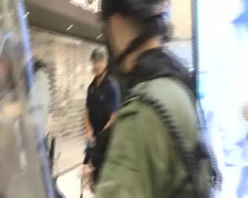 Hong Kong, proteste in un centro commerciale