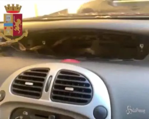 Milano, nascondevano 30 chili di droga nell'auto: due arresti