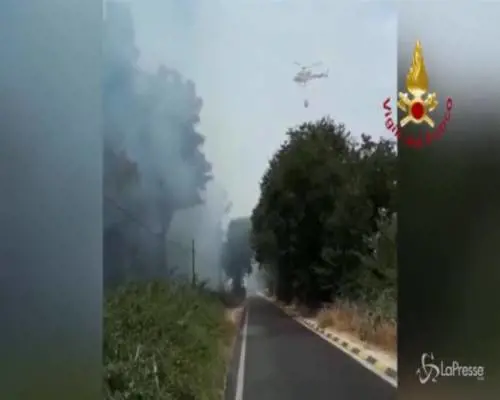 Incendio al Parco del Circeo, canadair al lavoro