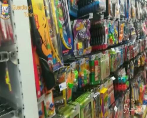 Torino, maxi sequestro giocattoli pericolosi