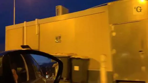 Migranti, gli abusi della Francia: "Chiusi in container senza cibo"