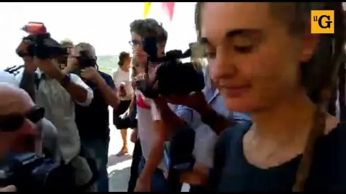 L'uscita di Carola Rackete dal tribunale di Agrigento 