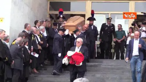 Borrelli, il lungo applauso dei magistrati davanti al Tribunale di Milano