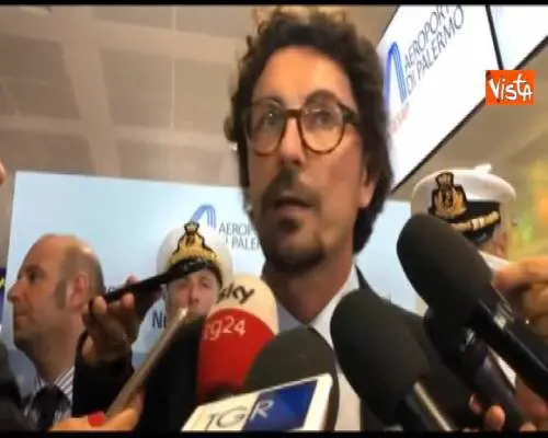 Autonomia, Toninelli: "Si mantengano toni istituzionali"