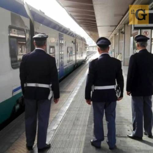 Catania, arrestato sudanese: molesta una giovane alla stazione