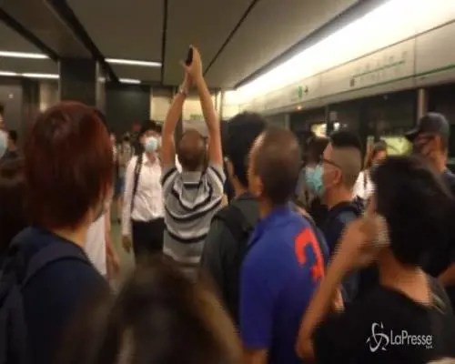 Caos a Hong Kong per lo sciopero generale