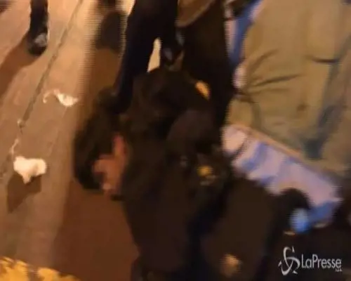 Guerriglia urbana Hong Kong: ancora scontri