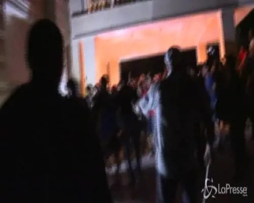 Roghi e barricate: il Kirghizistan sull'orlo di una crisi politica