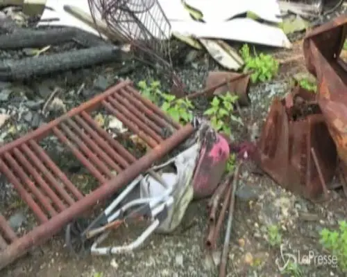 Francia, montagne di rifiuti deturpano l'Île-de-France
