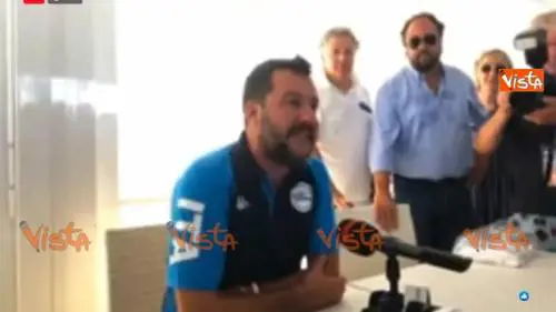 Salvini: "I parlamentari alzino il c... e lavorino"