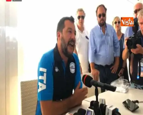 Crisi governo, Salvini: “Renzi-Di Maio inaccettabile per democrazia”