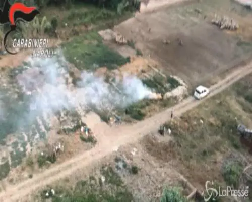 Terra dei fuochi, sorvolano i terreni e scoprono incendi di rifiuti