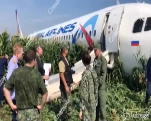 Atterraggio d'emergenza per un aereo russo