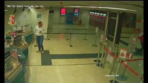 Furbetti romeni rubano pin bancomat: arrestati