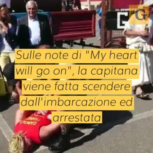 Lega, inscenato arresto di Carola Rackete durante festa di paese