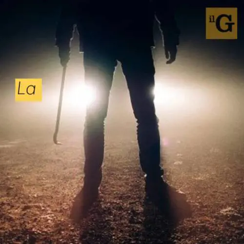 Roma, panico in stazione: canadese minaccia il personale con spranga