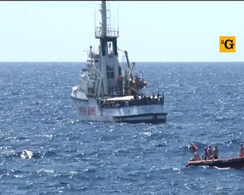 Il video che inchioda Open Arms: lascia i migranti in mare?