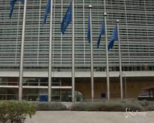 Brexit, Juncker avverte Johnson: "No deal vostra scelta"