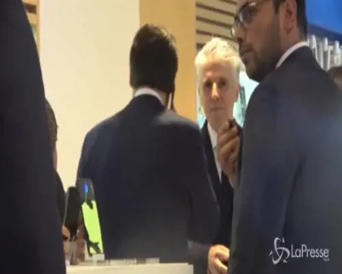 Pausa dalle trattative per Conte: shopping con il figlio