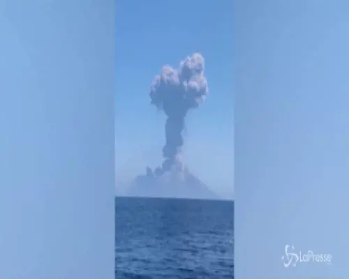 Nuova eruzione a Stromboli, panico tra i turisti